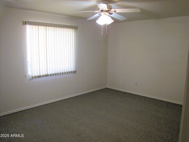 Building Photo - 1516 Hummingbird Ln