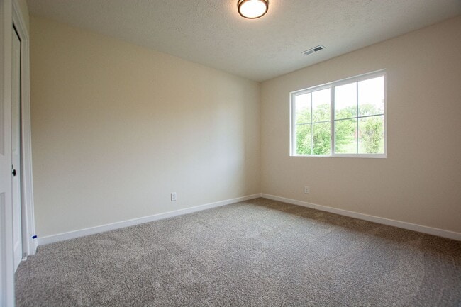 Building Photo - 7118 N 79th Ct