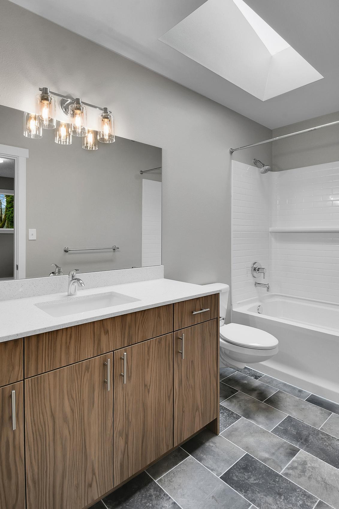 Owner Bathroom - 34505 US 2