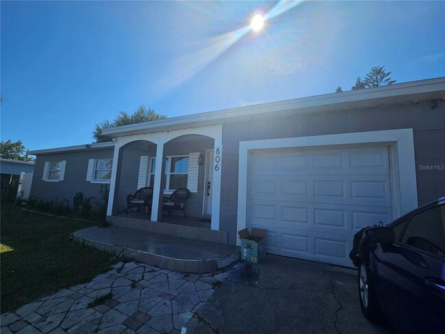 Primary Photo - 806 S Solandra Dr