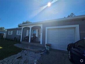 Building Photo - 806 S Solandra Dr