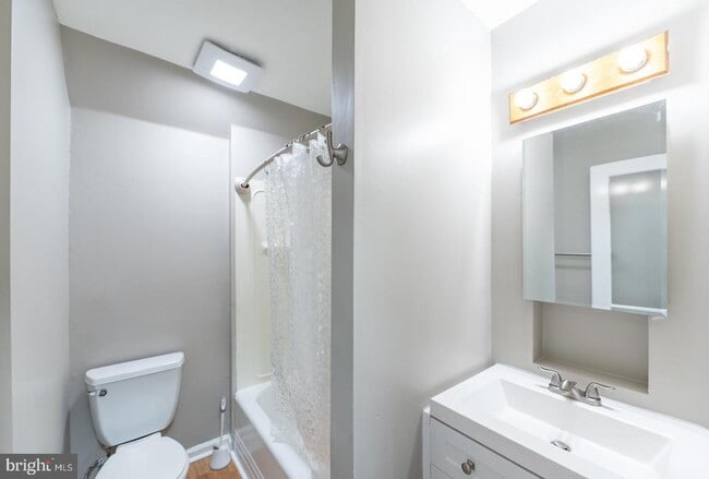 Building Photo - 220 Railroad Ave