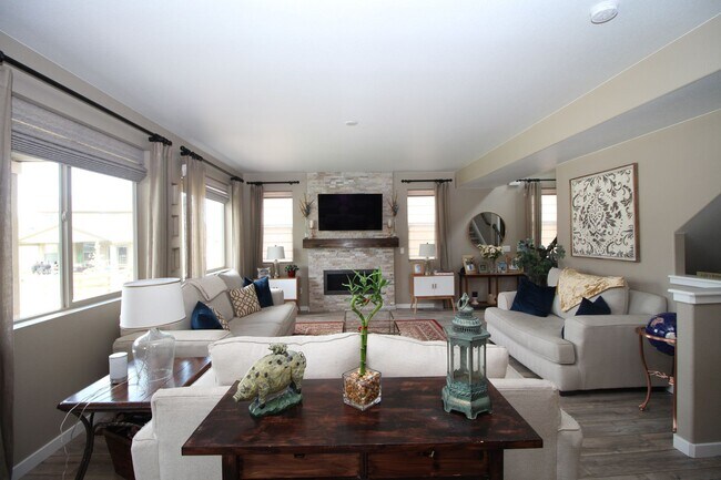 Building Photo - Amazing 4bdrm home in Forest Lakes
