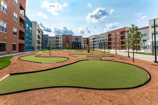 Building Photo - 2023 N Broadmoor Ave