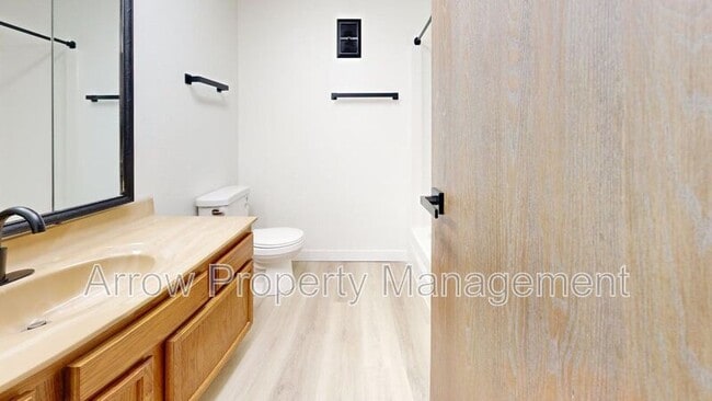 Building Photo - 207 E Arbor Ave