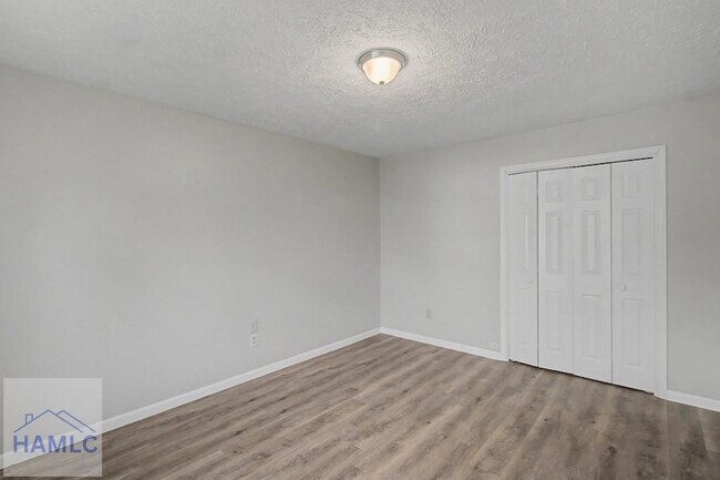 Building Photo - 412 Arlington Dr