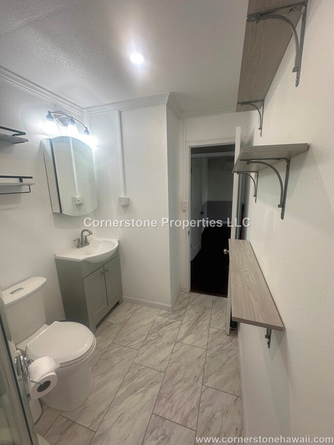 Building Photo - 805 Alewa Dr