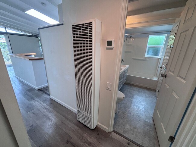 Building Photo - CUPERTINO-charming Eichler house for rent in the heart of Cupertino