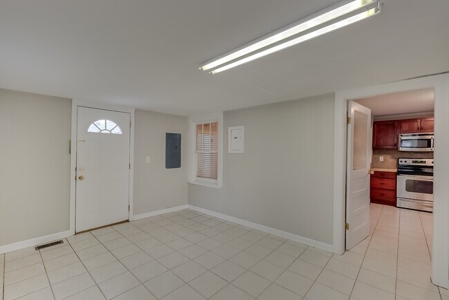 Building Photo - 396 Chilesburg Rd