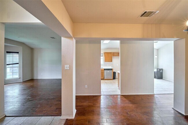 Building Photo - 2712 Settlement Dr