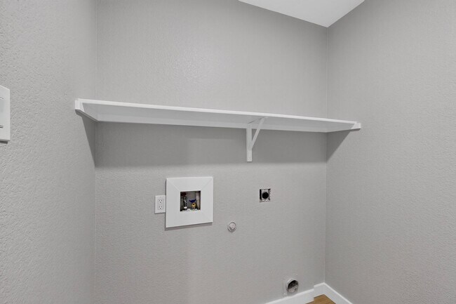 Building Photo - Spacious Renovation Ready To Be Called Home!!!