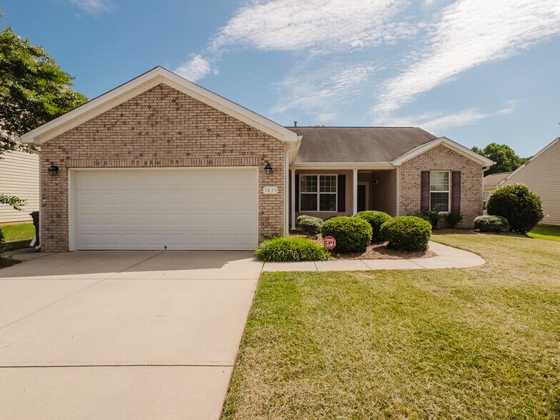 Primary Photo - 3835 Raintree Dr