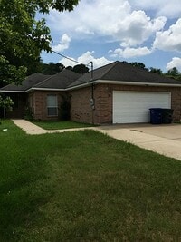 Building Photo - 306 Bush Dr