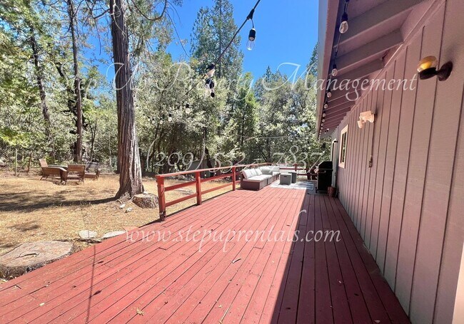 Building Photo - Inviting 3-Bedroom Home in Desirable Twain...