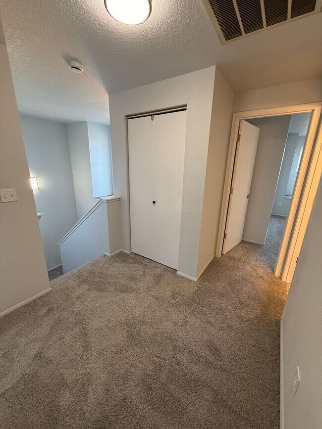 Building Photo - Cozy 3 bedroom Duplex in Berry Valley Estates