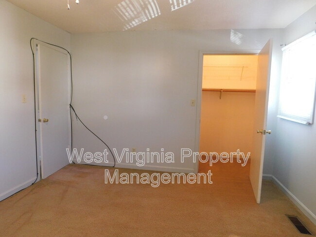 Building Photo - 219 Cardinal Wy