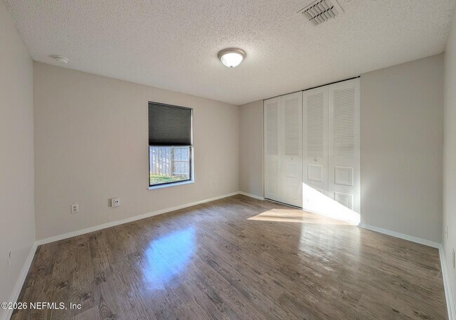 Building Photo - 10959 Steeding Horse Dr