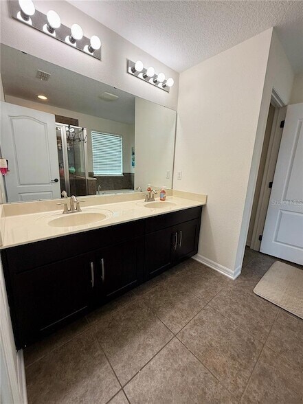 Building Photo - 2656 River Landing Dr