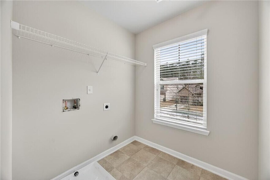 Building Photo - 4497 Ravenwood Dr