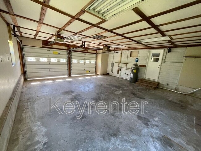Building Photo - 6924 Weaver Rd