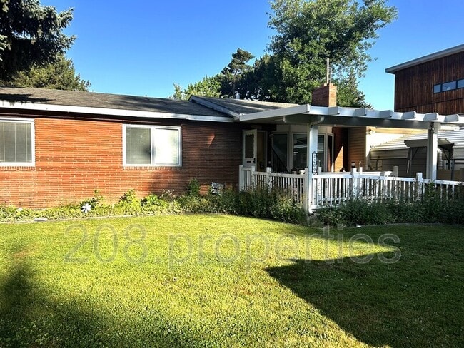 Primary Photo - 1209 N Roosevelt St
