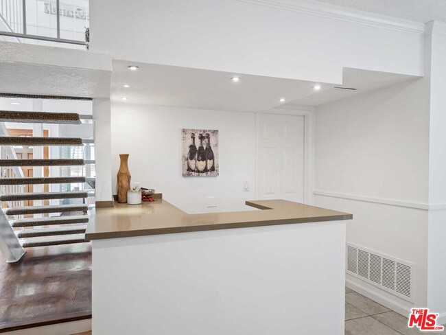Building Photo - 2898 Woodwardia Dr