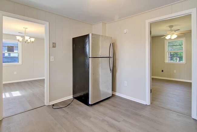 Building Photo - Modern Retreat Minutes from Downtown Charleston