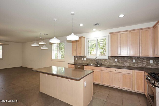 Building Photo - 3841 E Palo Verde St