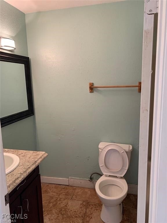 Building Photo - 2855 Winkler Ave