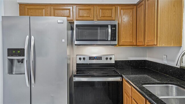 Building Photo - 2992 Chantilly Ave