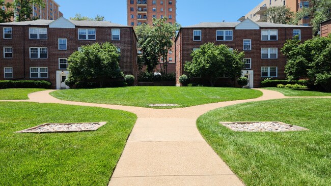 Building Photo - 803 Westwood Dr