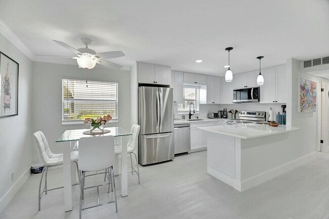 Building Photo - 581 Monaco Way