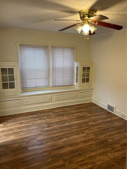 Building Photo - 1463 Riverside Dr