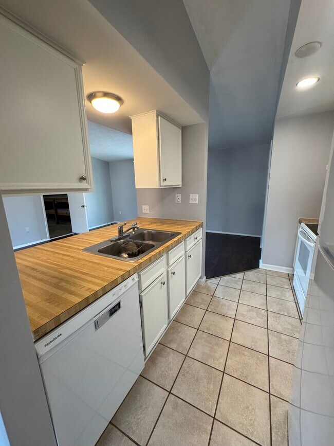 Building Photo - 261 Windsor Castle Dr