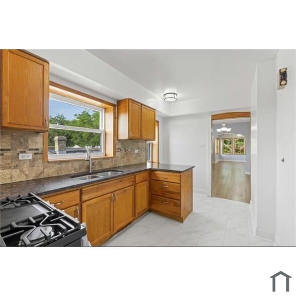 Primary Photo - 5639 N Artesian Ave