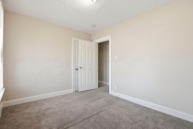 Building Photo - 498-500 N Champion Ave