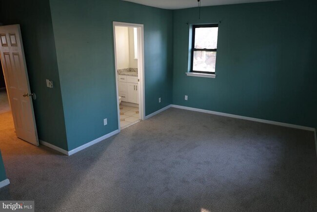 Building Photo - 14 Paladin Dr