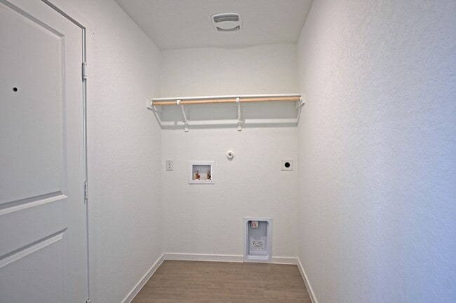 Building Photo - 2412 Shady Grv