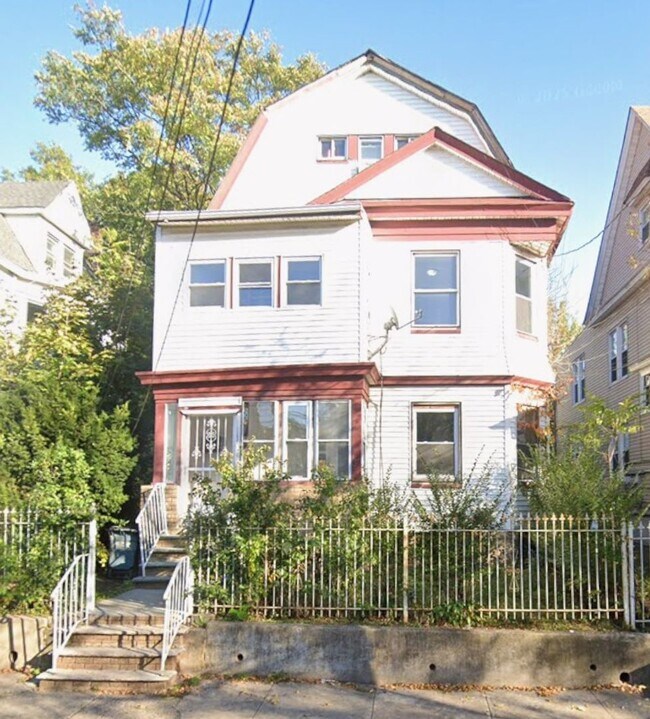 Building Photo - 22 Chelsea Ave