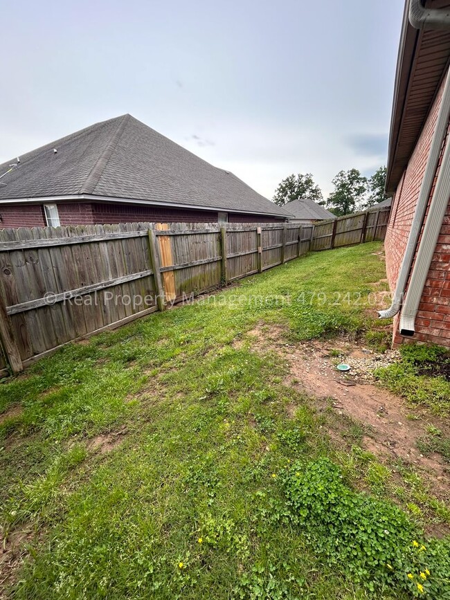 Building Photo - 1003 Trenton Dr