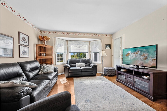 Building Photo - 35 Salters Farm Rd