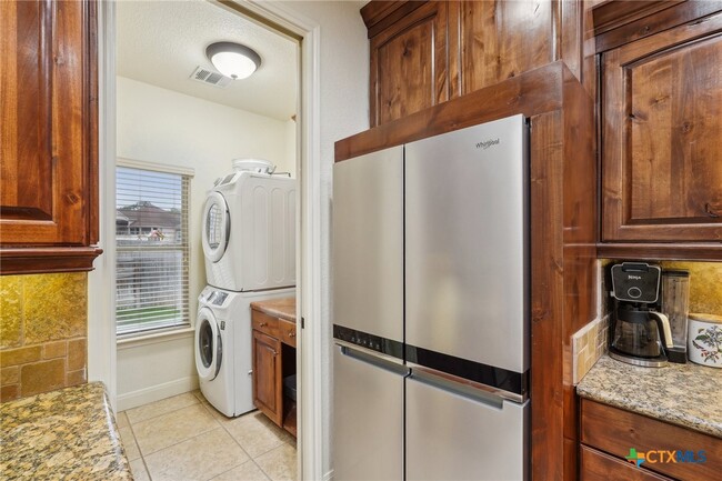 Building Photo - 2622 Fairwood Dr