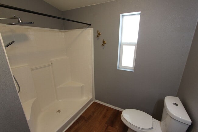 Building Photo - Move-in Special! Home in Christmas Tree es...