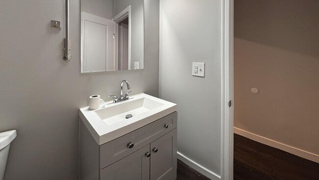 Building Photo - Beautiful 3 Bedroom Home