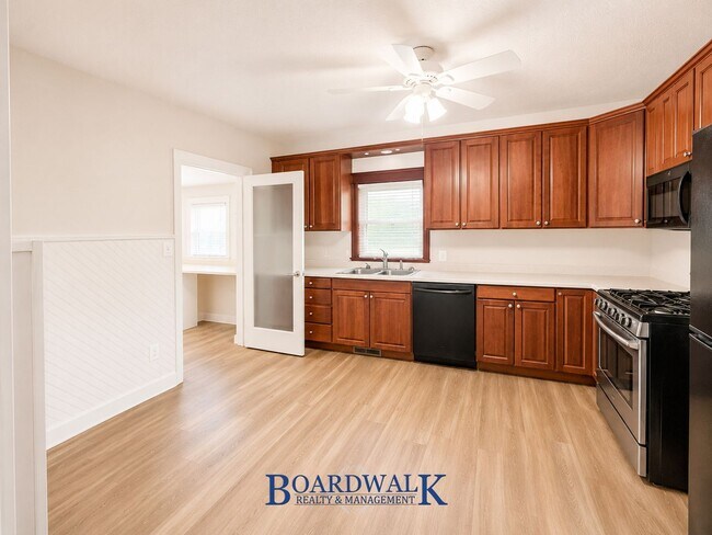Building Photo - Beautiful 4 Bed 2 Bath SLC home!