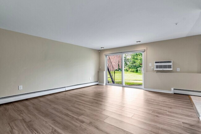 Building Photo - 55 Fernview Ave