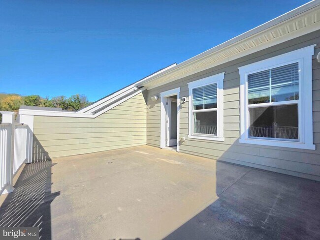 Building Photo - 1552 Meadowlark Glen Rd