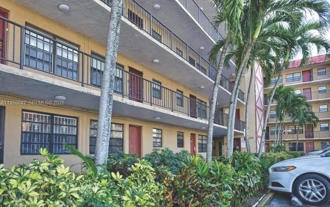 Building Photo - 1325 W 68th St