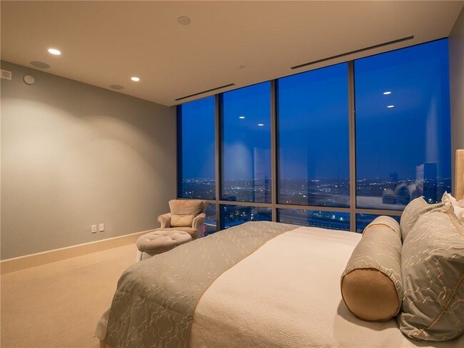 Building Photo - 1301 Throckmorton St