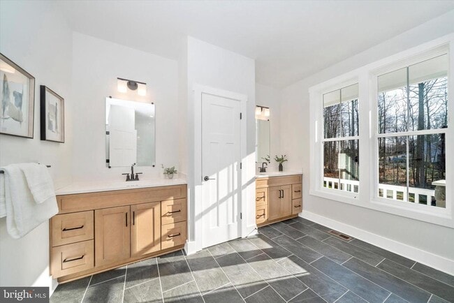 Building Photo - 204 3 Rivers Rd